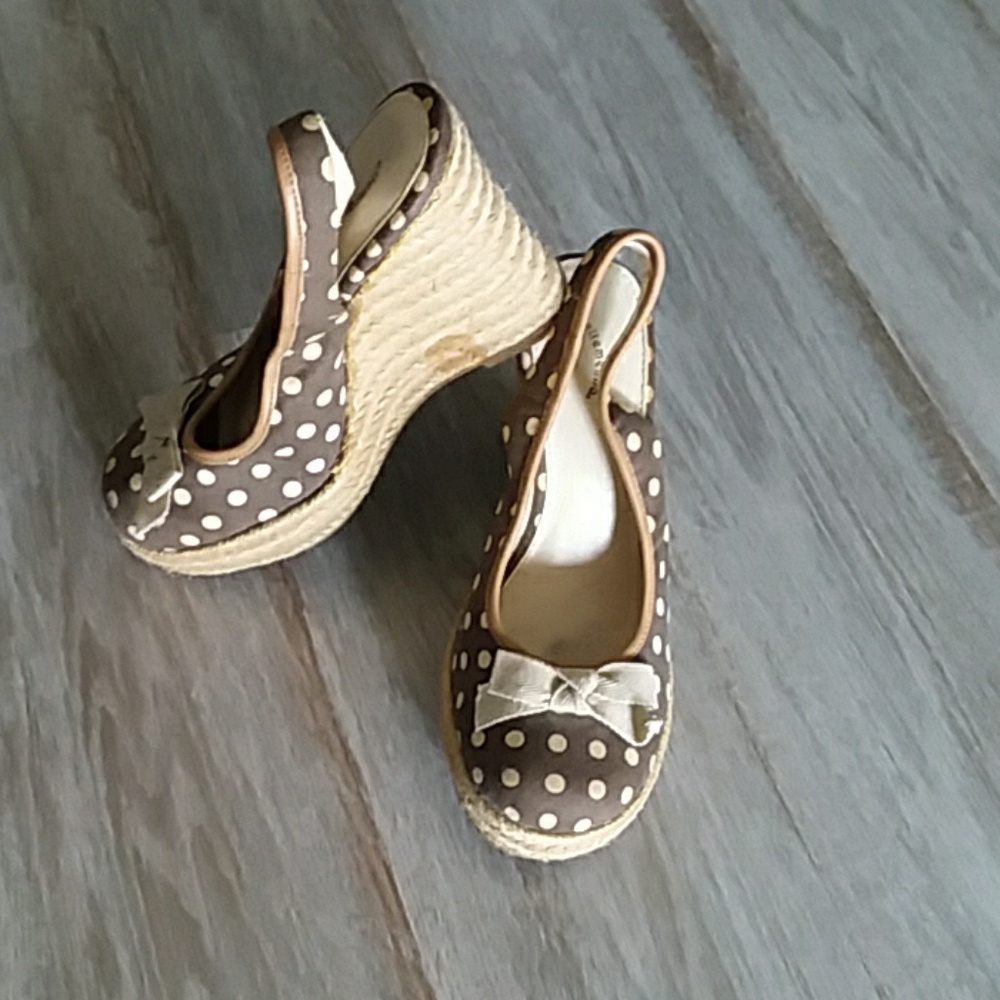 Brown and cream polka dotted wedge shoes - Picture 2 of 4